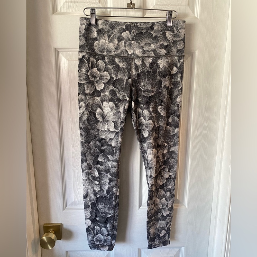 Athleta Elation Textured 7/8 Tight Floral Print Leggings - Sz M